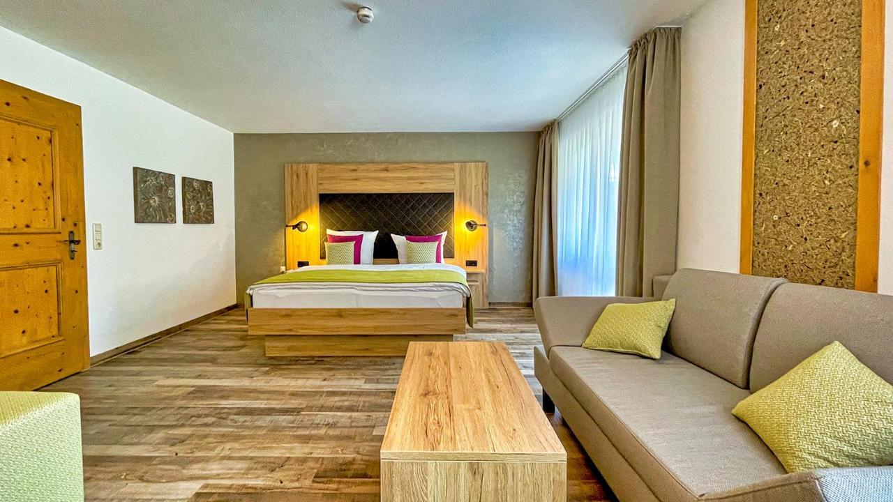 Holiday Room,1174141062:JPEG